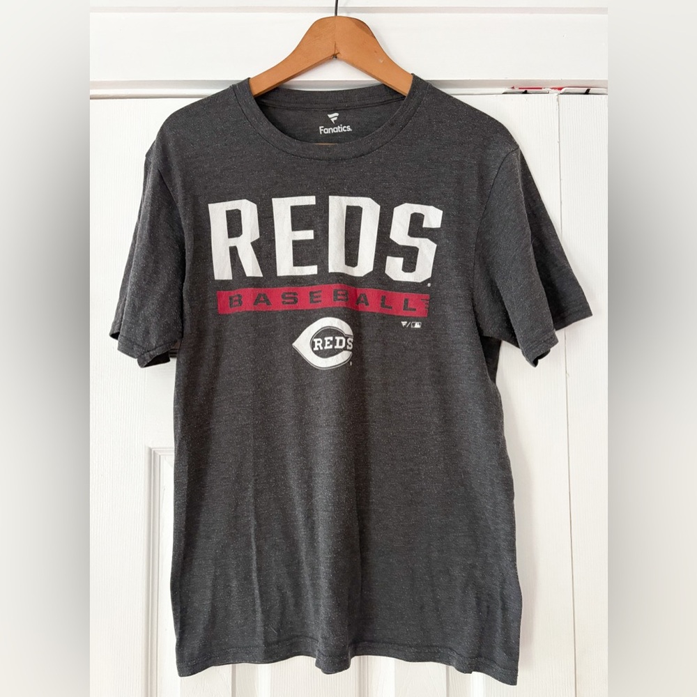 Fanatics Charcoal Reds Baseball Tee Size Small EUC